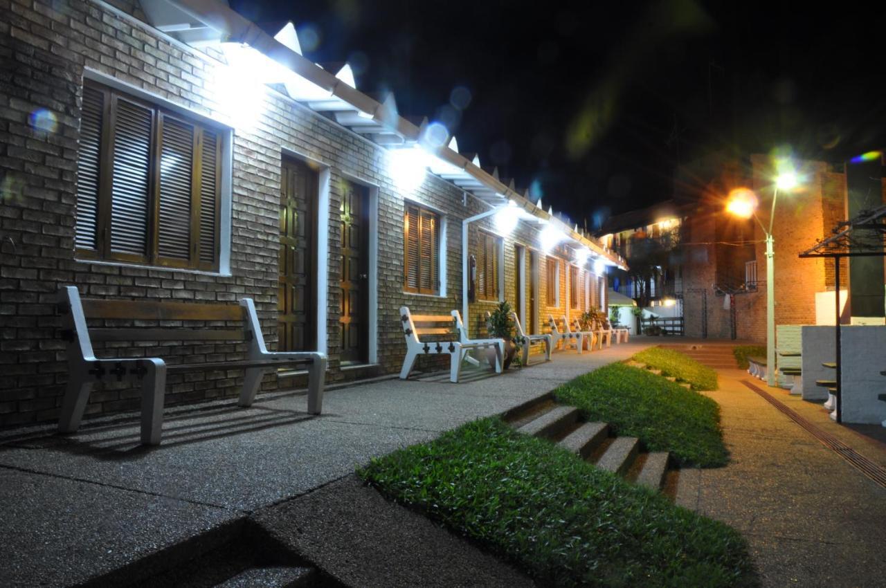Bungalows Archi 代曼 外观 照片